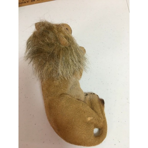 Vintage Lion Tan Felt covered with fur mane, 10" mouth closed and laying down - Picture 6 of 9